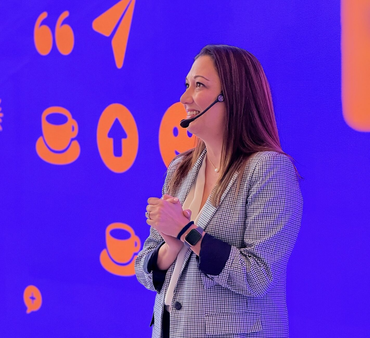 Tracy McCoy Speaking at Apple Adventura - Apple made for business Tracy McCoy, James McCoy, and their two girls smiling for a professional family photo.